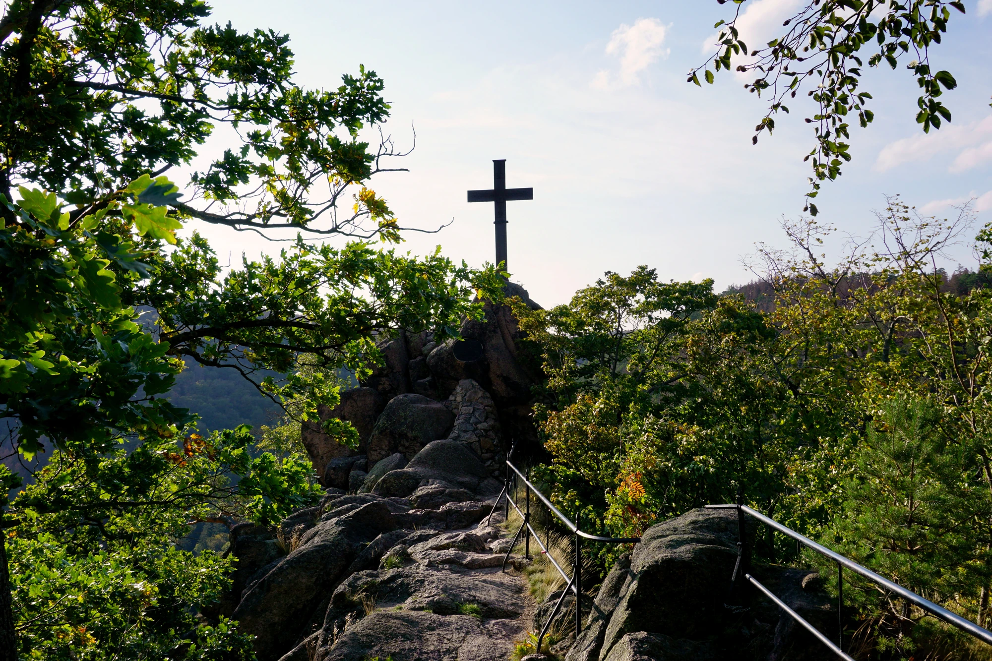 Schönste Wanderungen Harz Blick auf den Ilsestein bei Ilsenburg im Harz