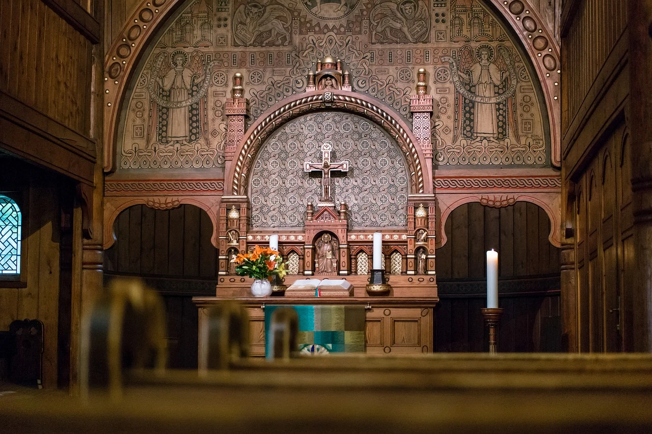 Schöne Wanderungen Harz Stabkirche von Innen mit Altar