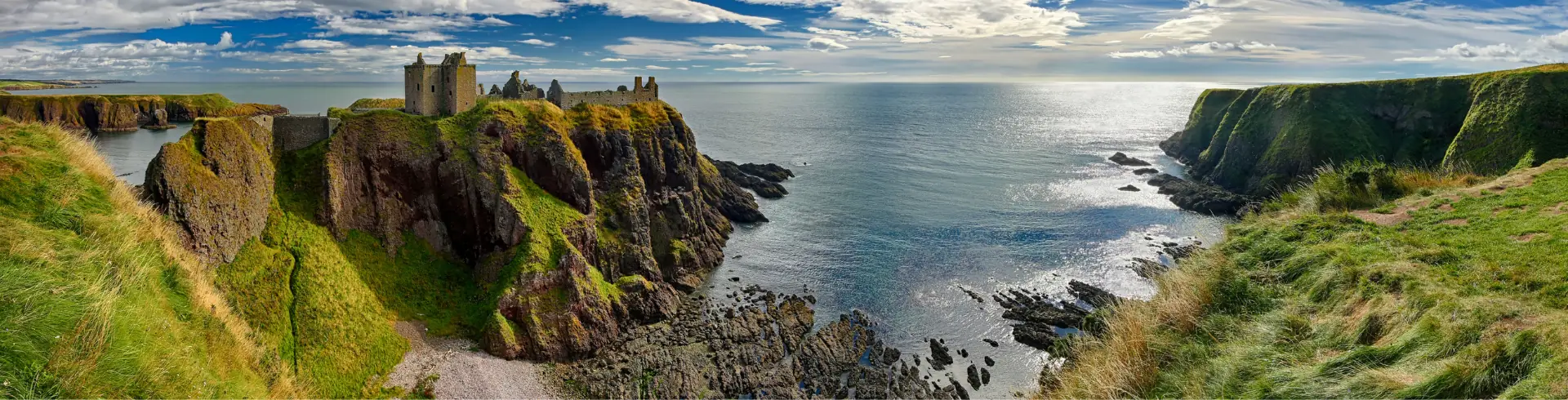 Dunnottar Castle blick mit Meer und Klippen