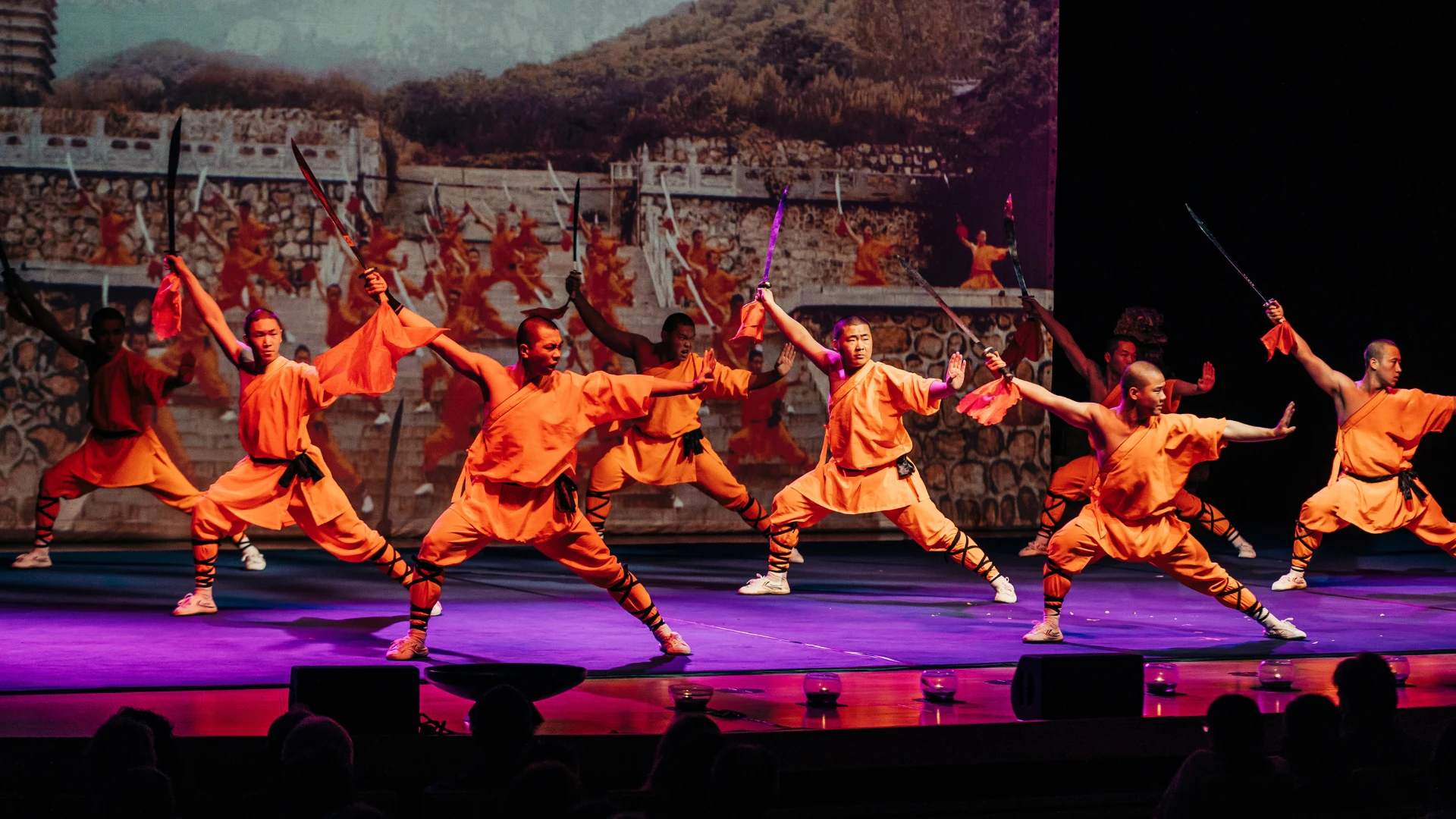 Schwertchoreo von Mönchen