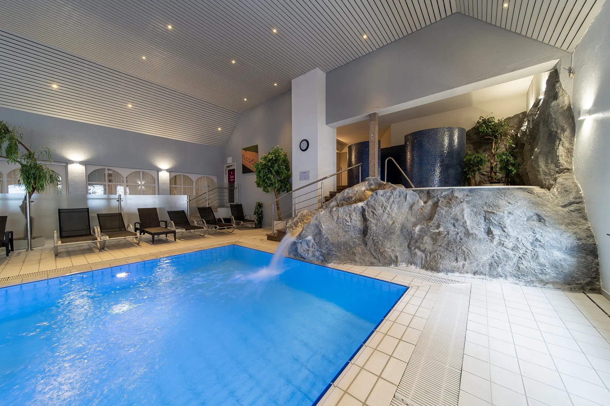 Spabereich mit Pool im Hotel Koener & Spa
