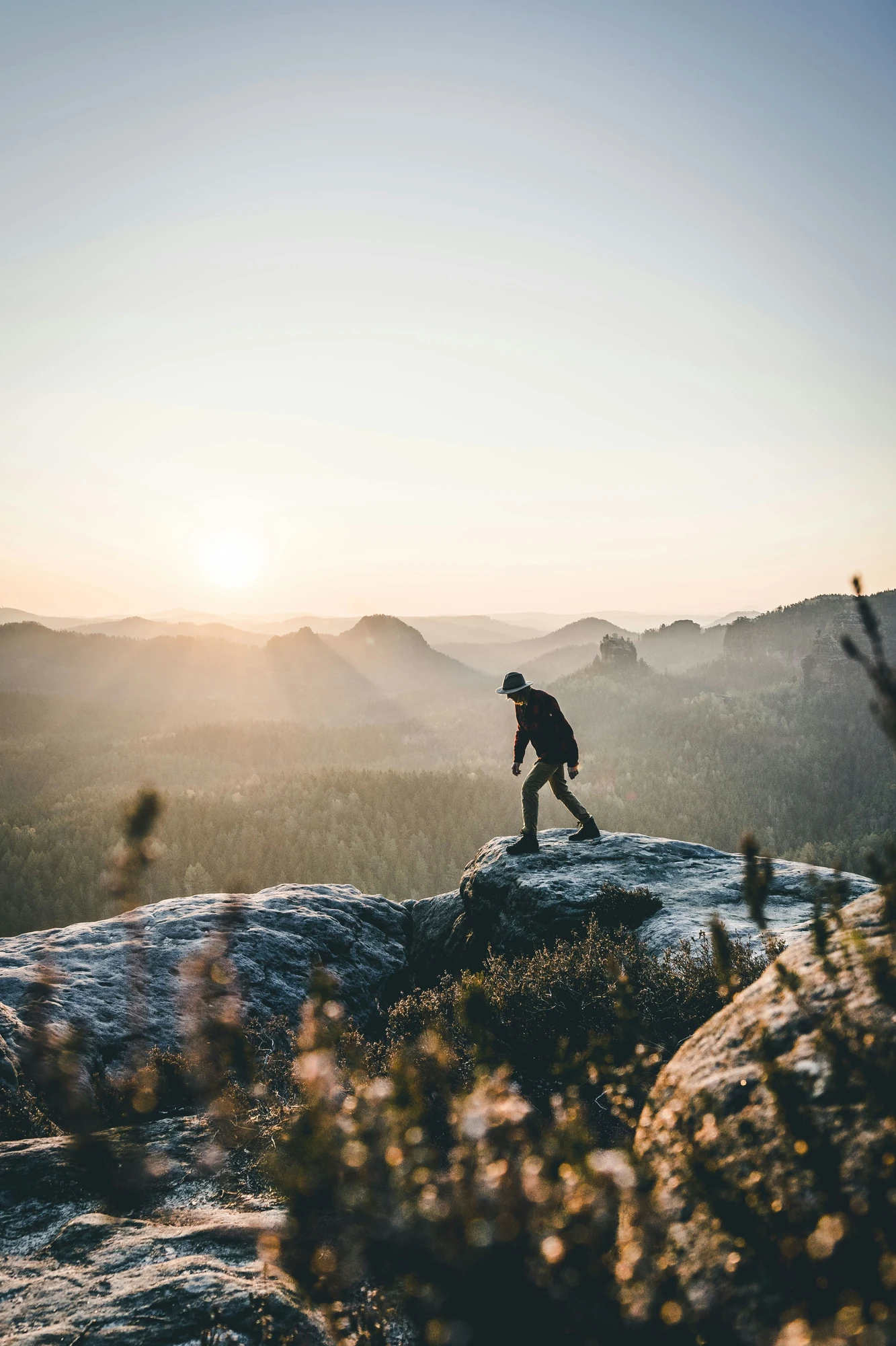 Wanderer über dem Sonnenlichtmeer