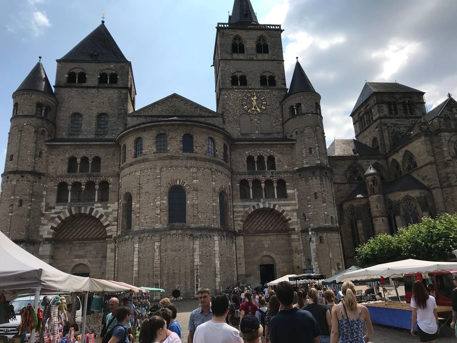 Dom zu Trier am Mittag