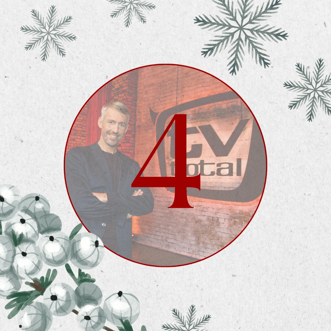 aovo Adventskalender 2024 - Türchen 4 geöffnet mit roter Zahl geöffnet mit Nussknacker, Stechpalmenzweigen und Angebot.