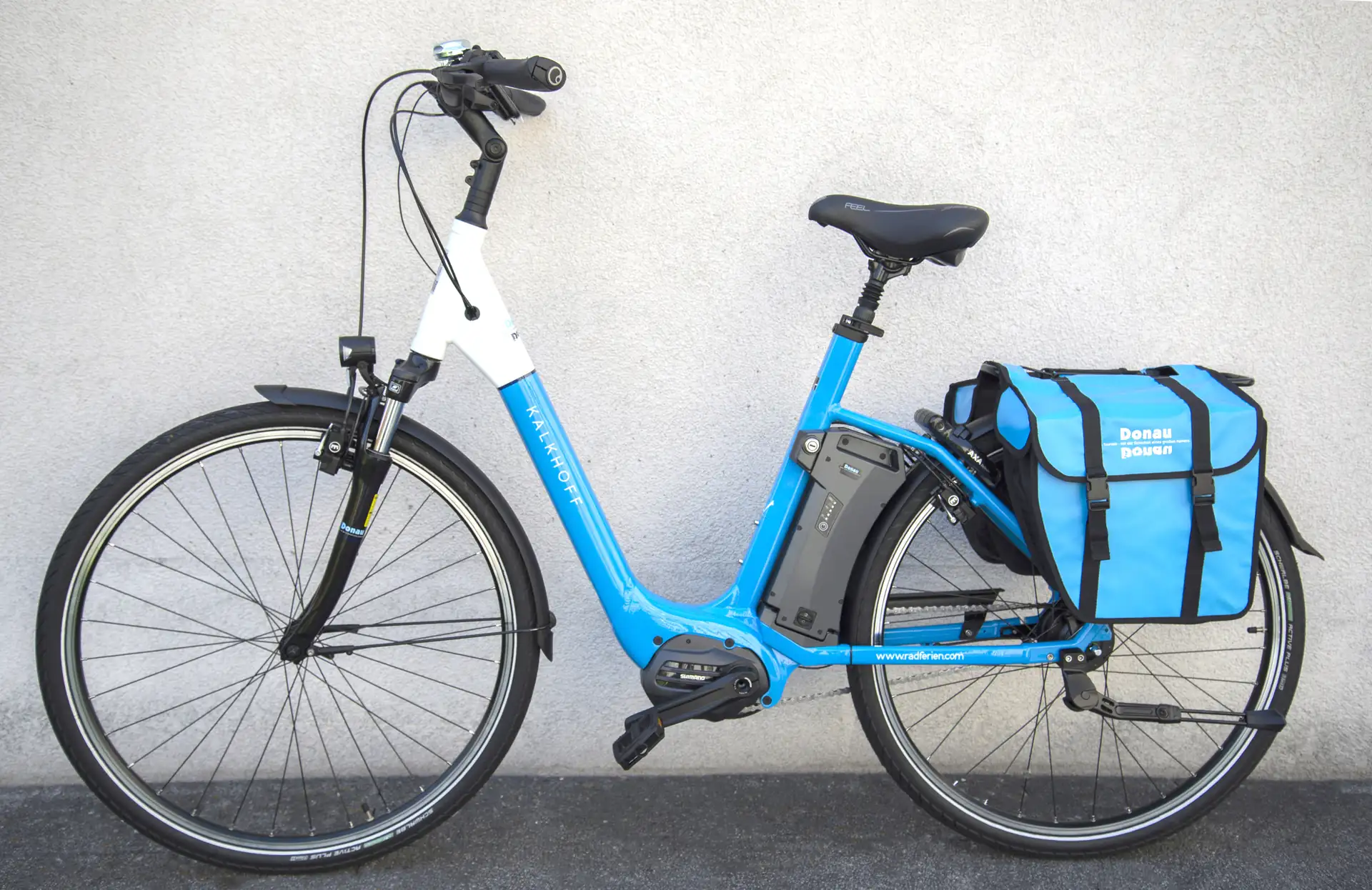 E-Bike von Kalkhoff (2020) mit blauer Satteltasche