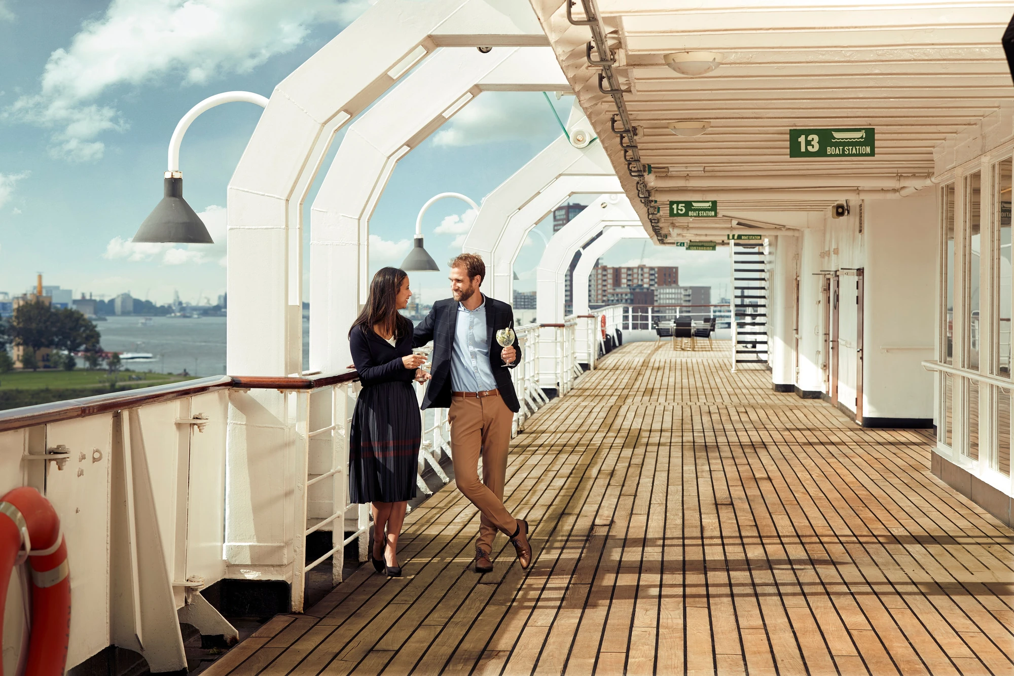 SS Rotterdam - Mann und Frau am Deck