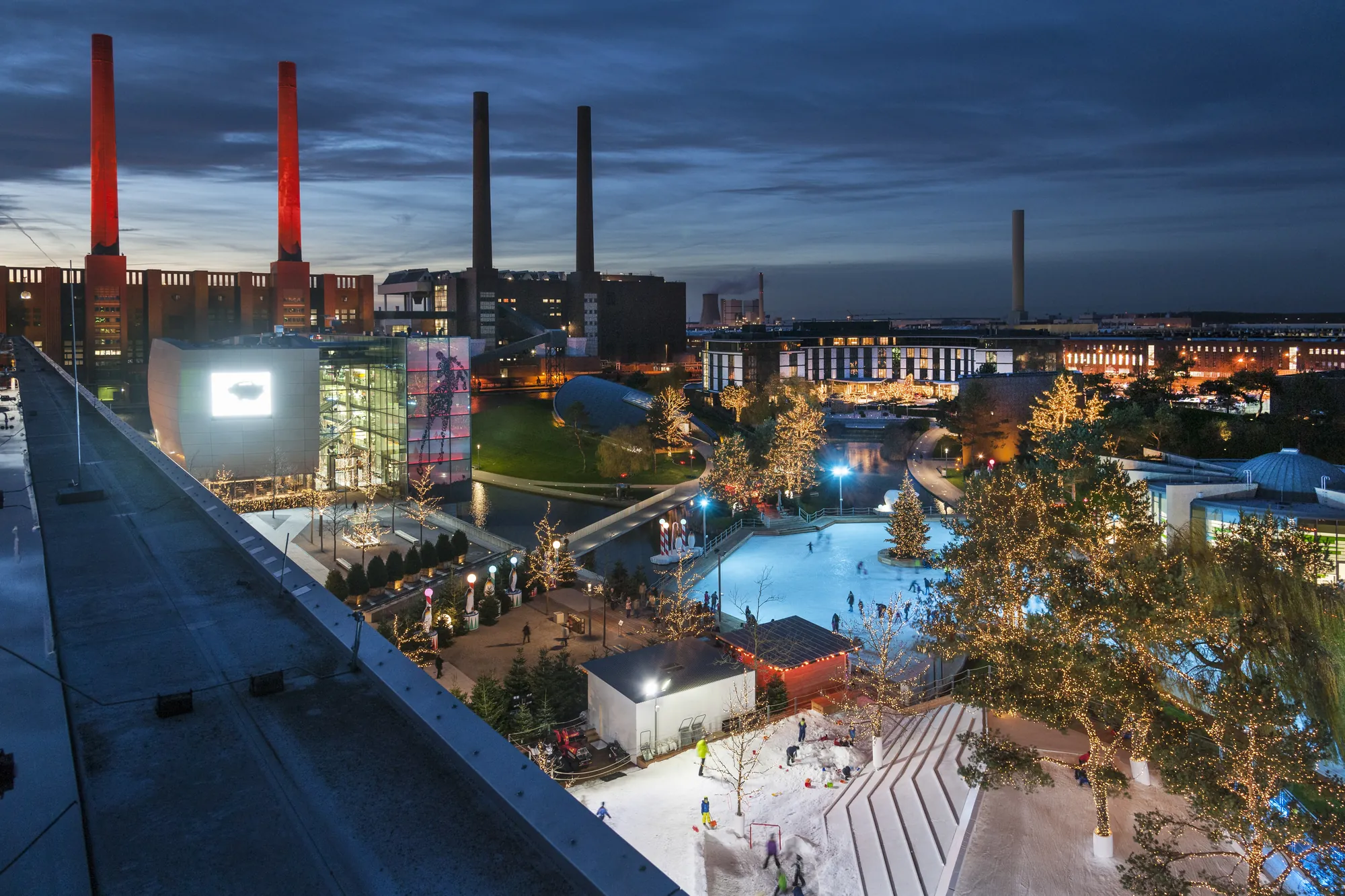 Autostadt Wolfsburg - Sicht auf Wolfsburg und Winterattraktionen
