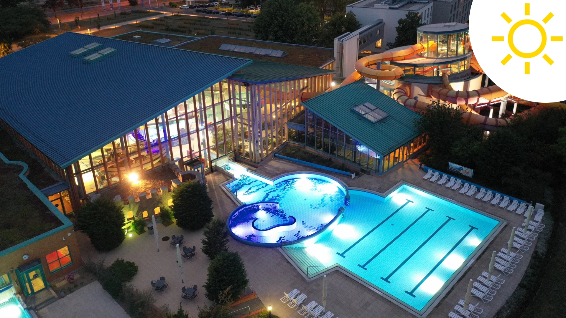 Wonnemar Resort Wismar Panoramasicht mit Drohne aufgenommen mit Icon