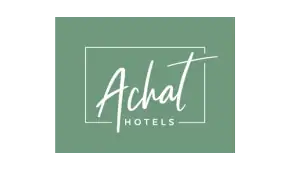 Achat Hotels Logo: weißer Schriftzug auf lindgrünem Grund - mit transparentem Hintergrund.