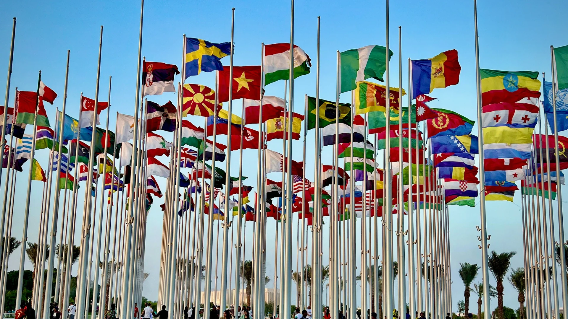 Viele verschiedene Nationalflaggen der Welt