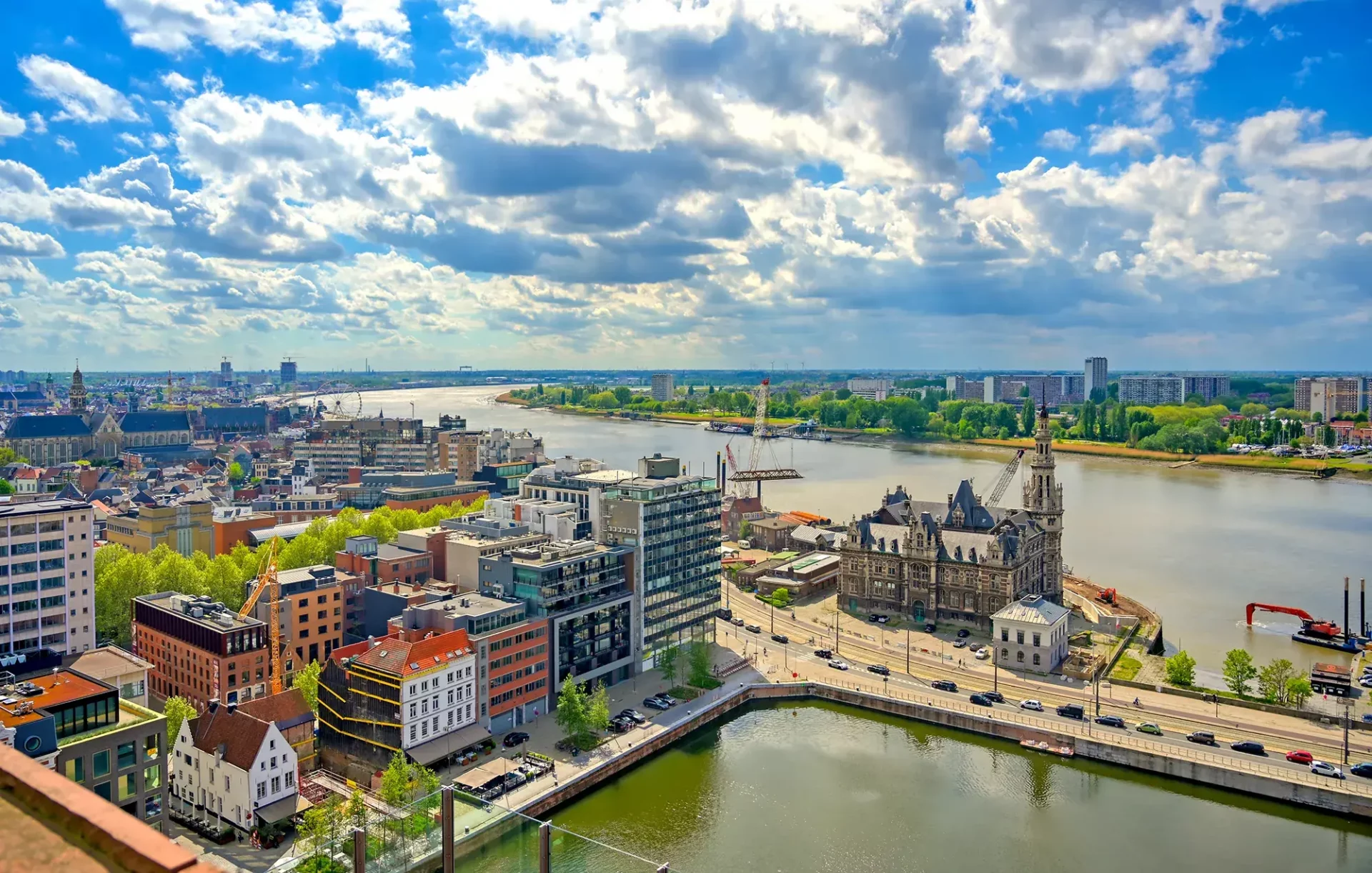 Blick auf den Hafen bei einem Kurzurlaub mit Unterkunft Antwerpen