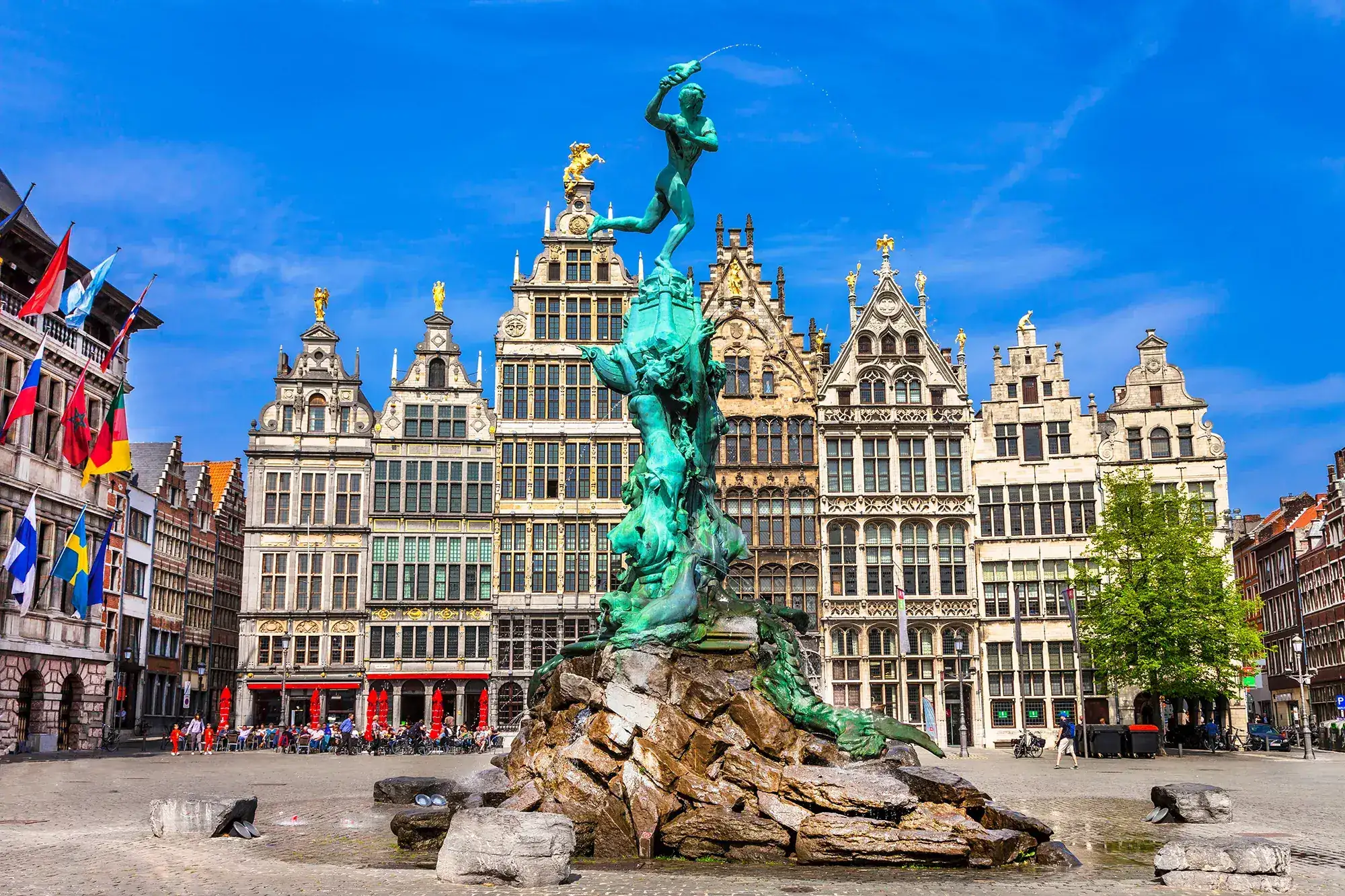 Brabobrunnen auf dem Grote Markt in der Stadt Antwerpen - Städtereise ins NH Antwerpen Hotel