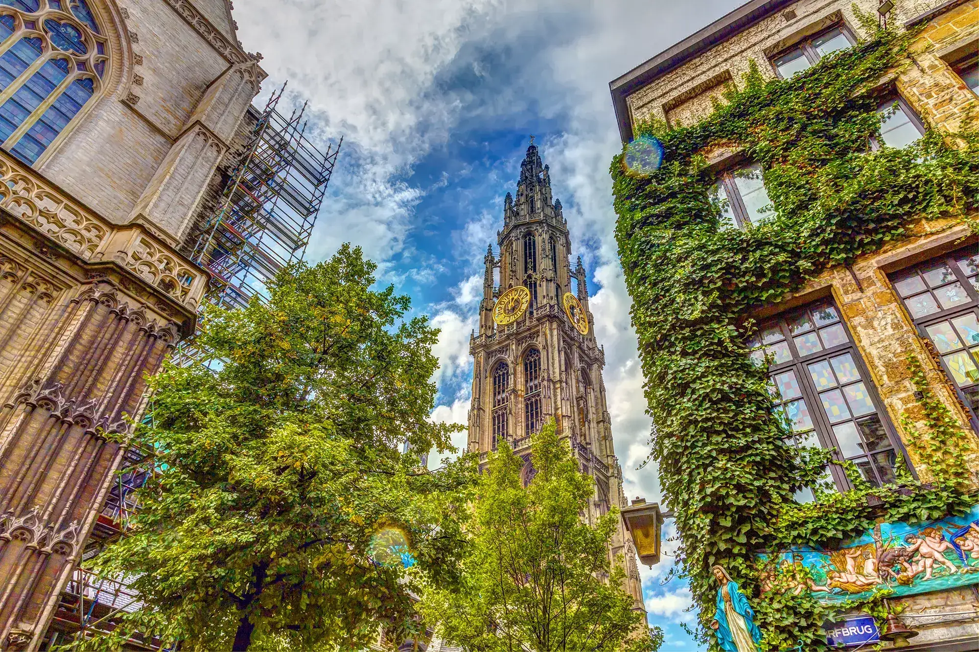 Blick auf die Liebfrauenkirche in Antwerpen