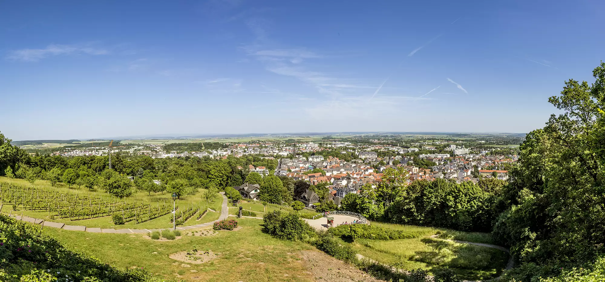 Panoramablick auf Bad Nauheim bei Sonnenschein