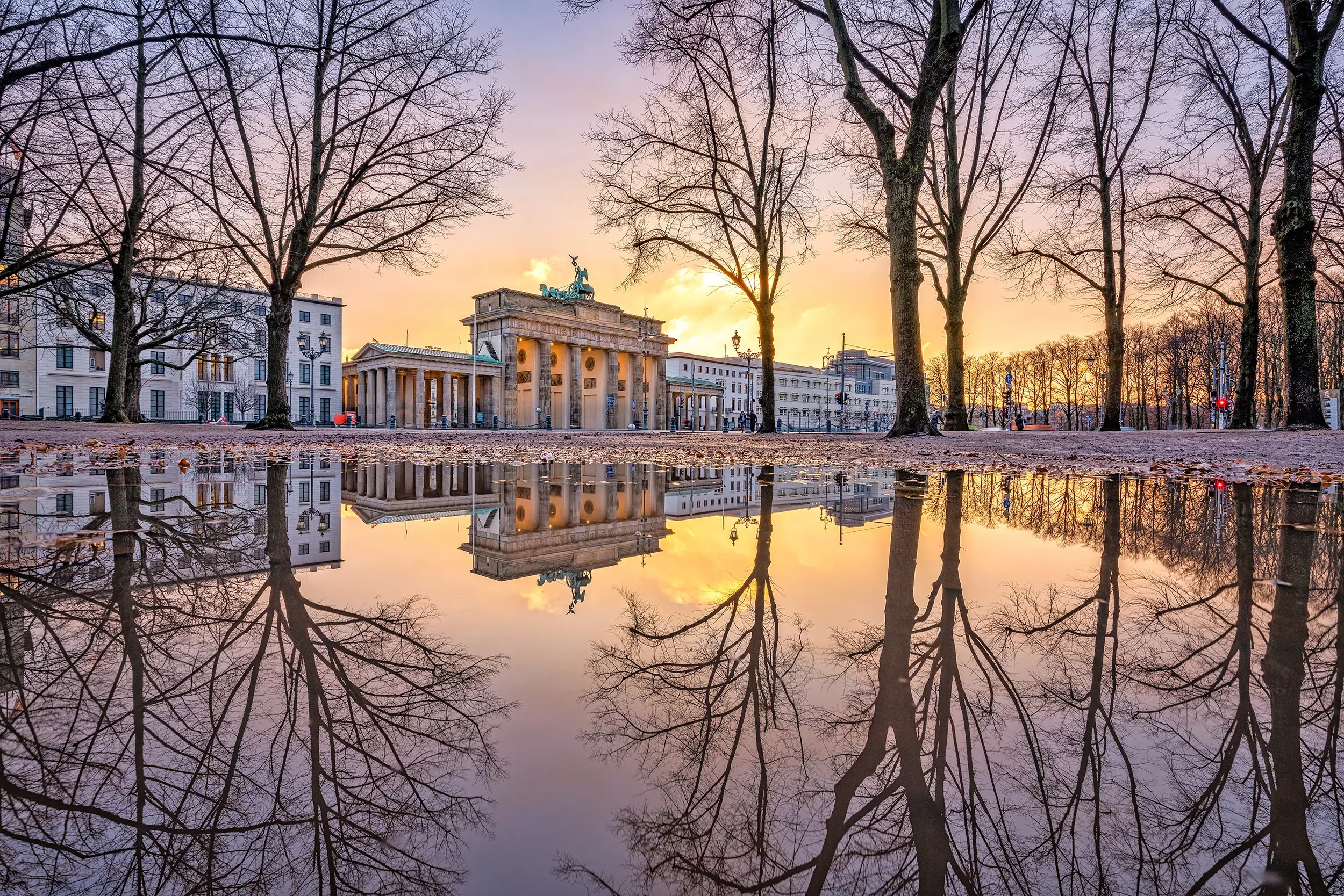 Brandenburger Tor bei herbstlichen Sonnenuntergang