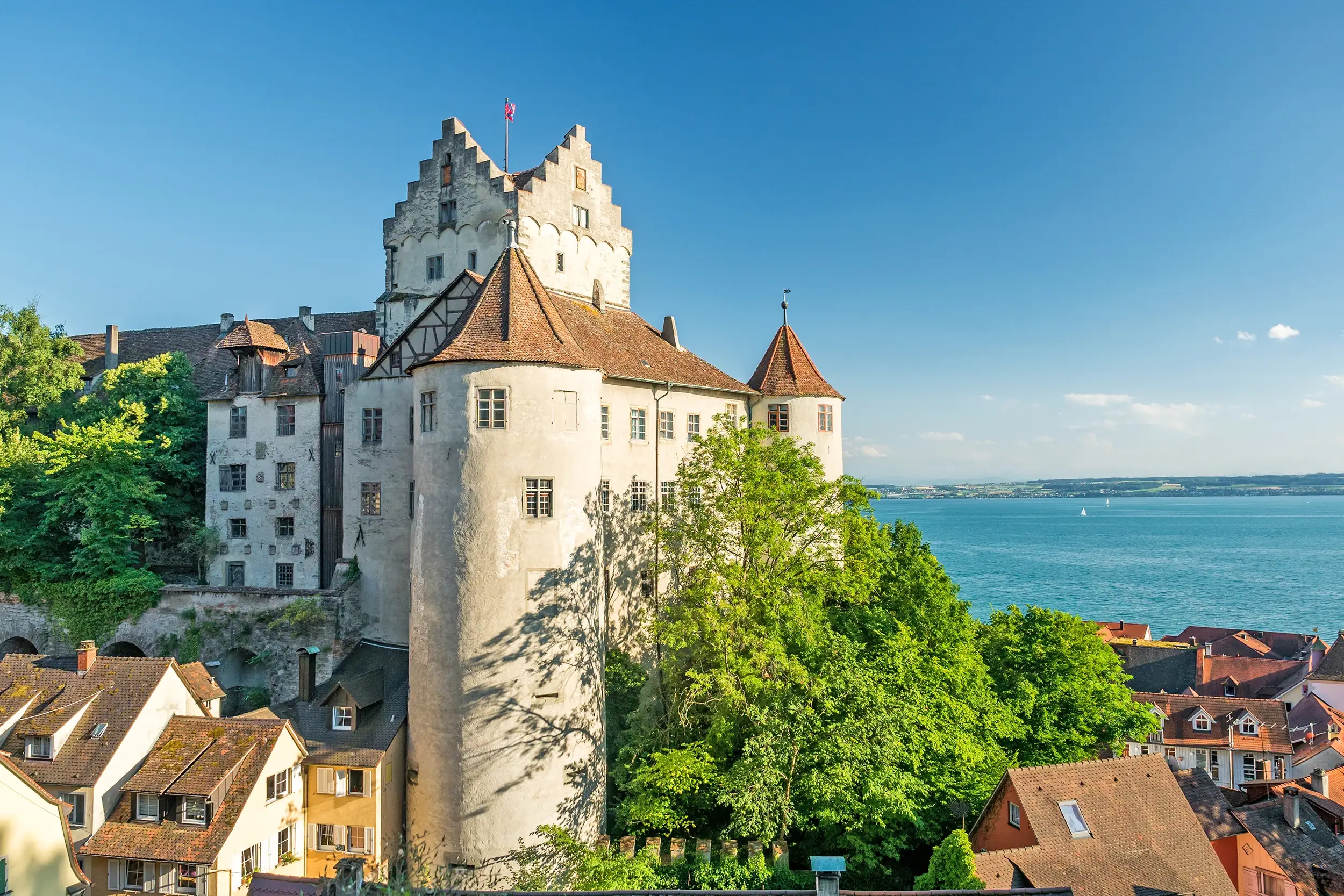 Schloss Meersburg am Bodensee im Sonnensschein