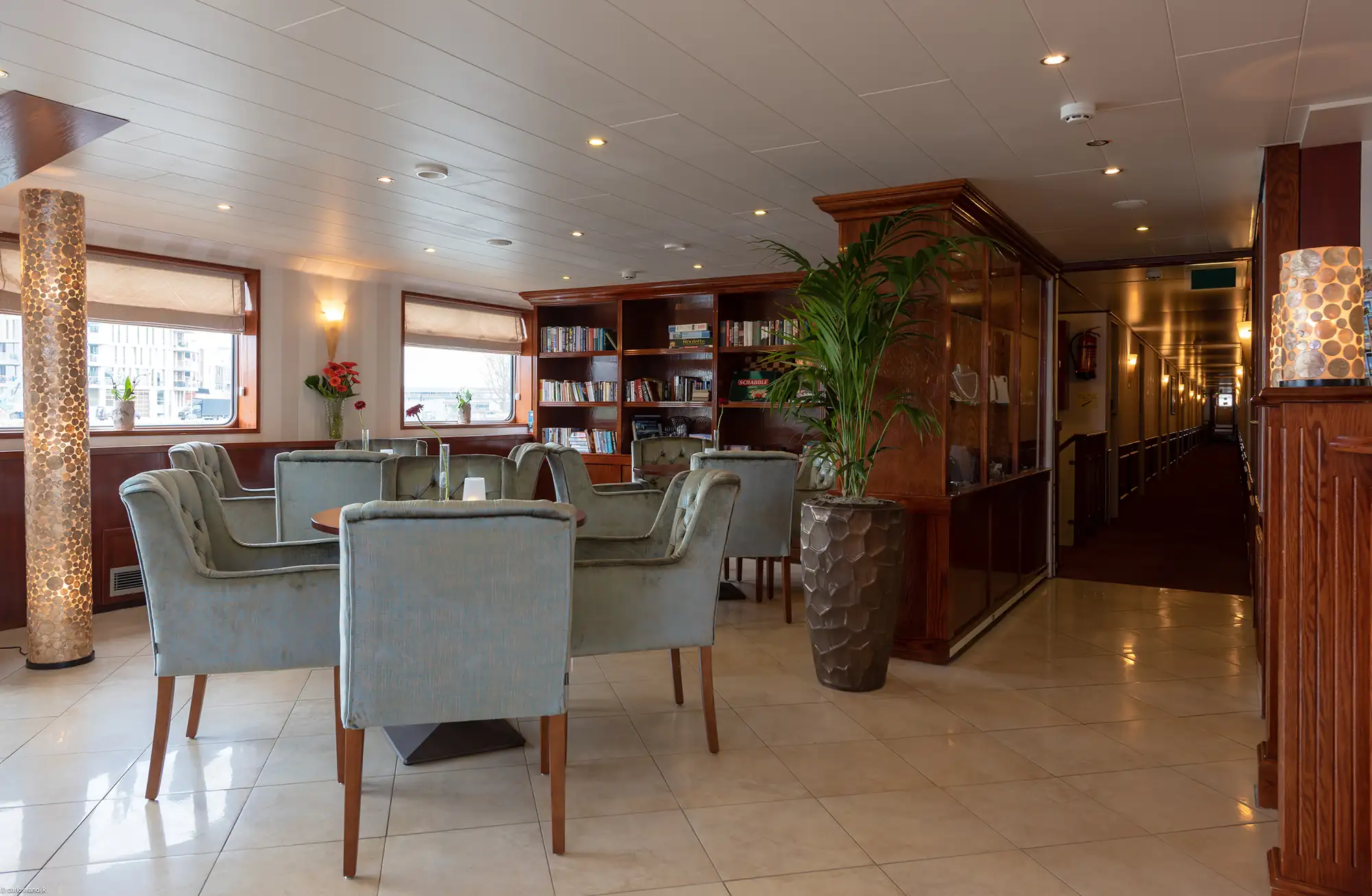 DCS Amethyst Classic, Lobby