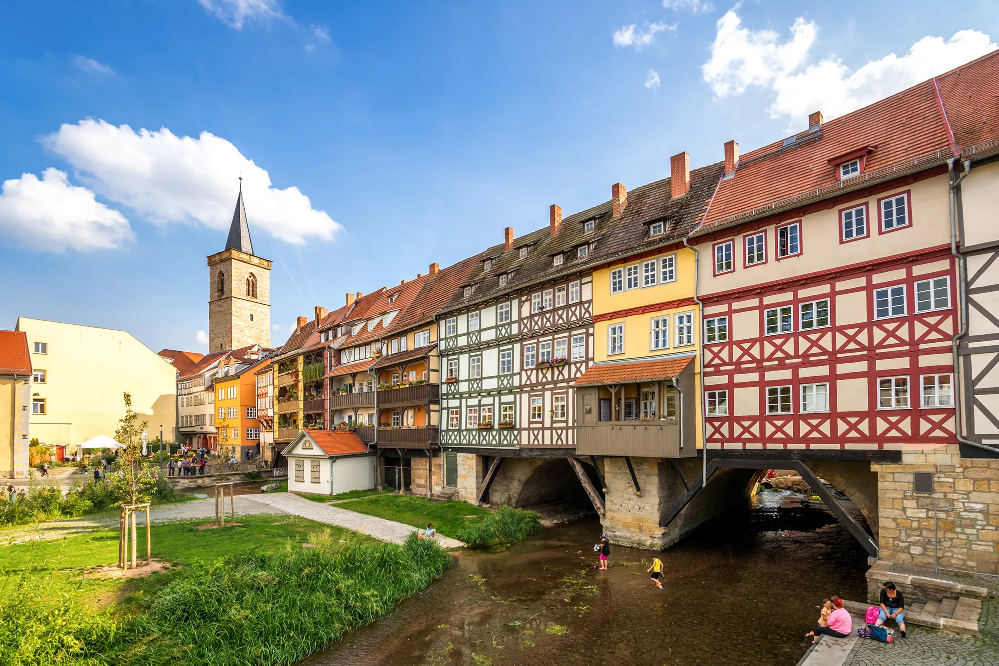Krämerbrücke in der Stadt Erfurt mit FachwerkHäusern