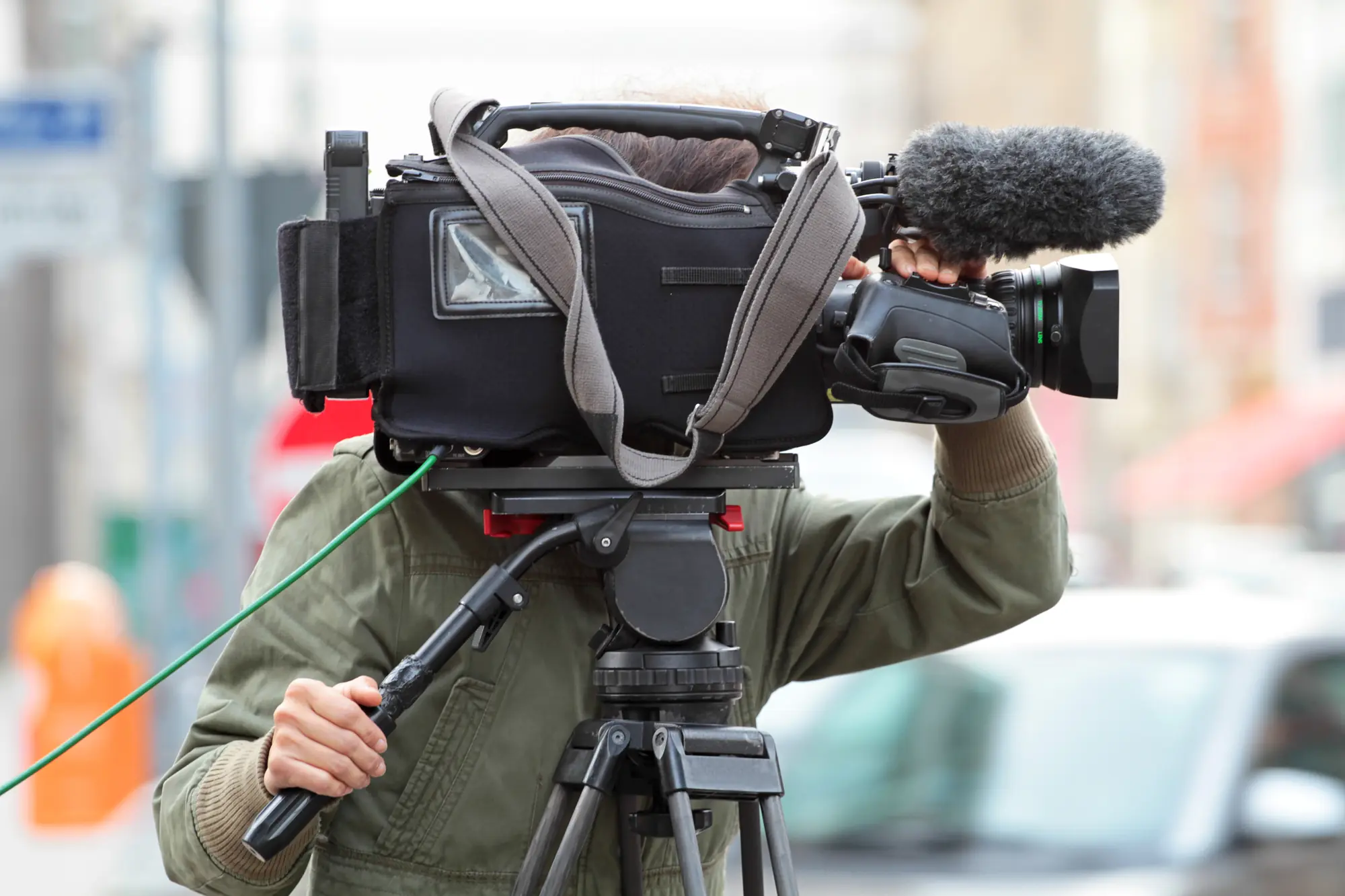 Kamerafrau beim Filmen