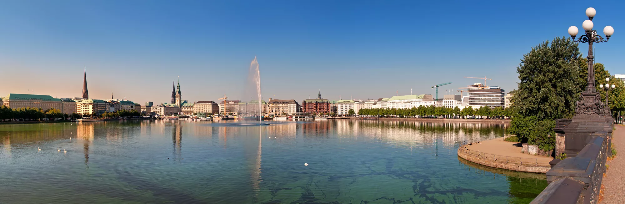 Alsterpanorama mit Fontaine bei einem Kurzurlaub Hamburg
