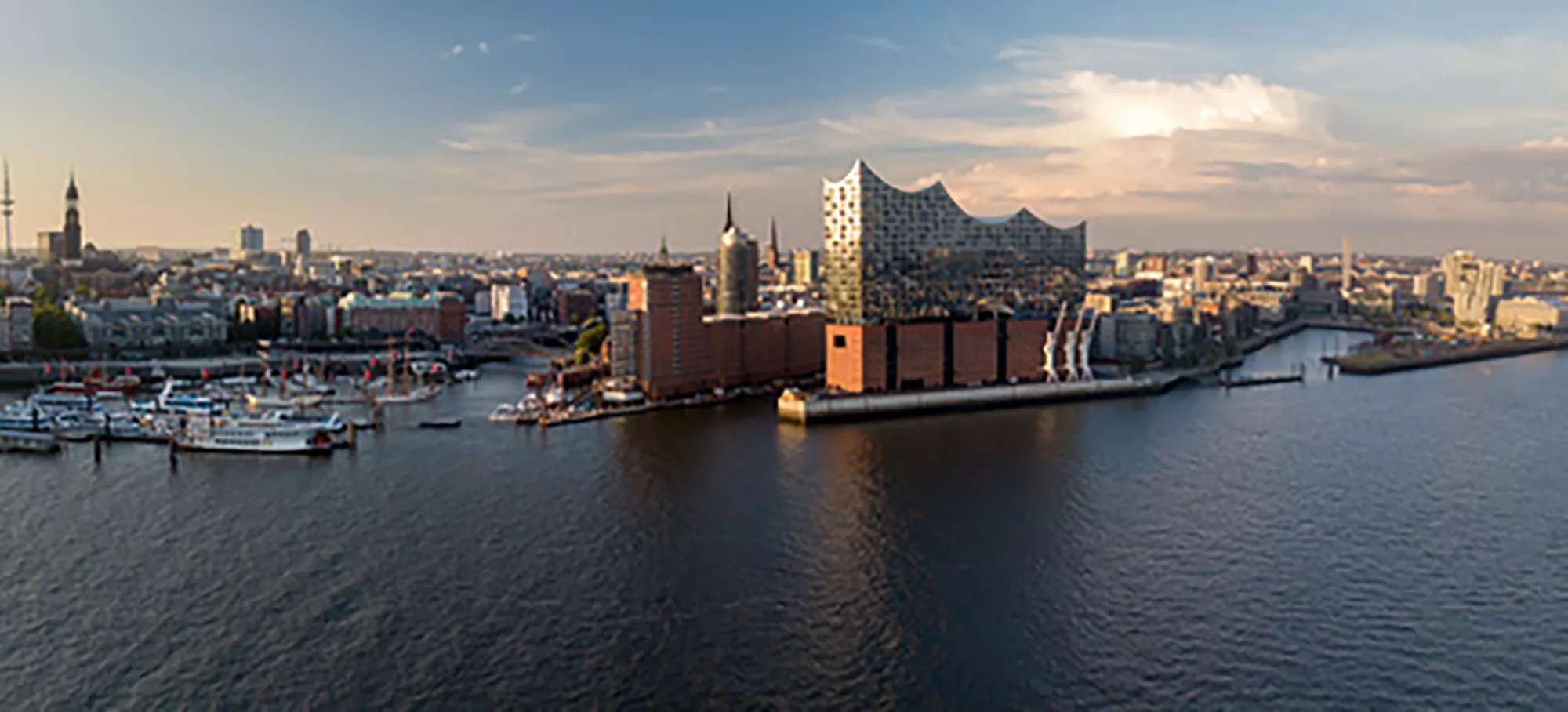 Panorama von der Elbphilharmonie - besuchenswert beim Kurzurlaub Hamburg