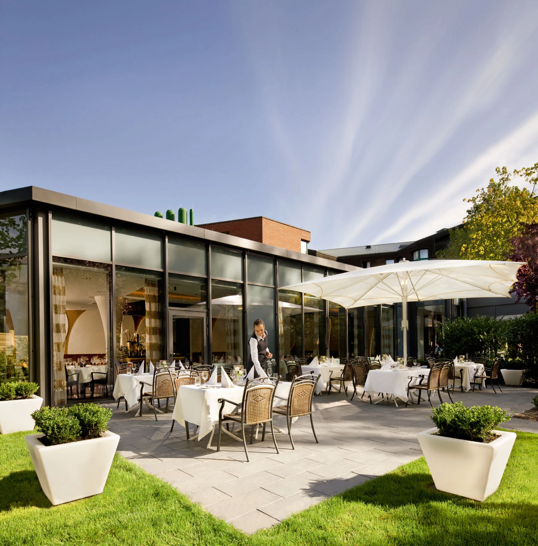 Sonnige Außenterrasse im Mövenpick Münster