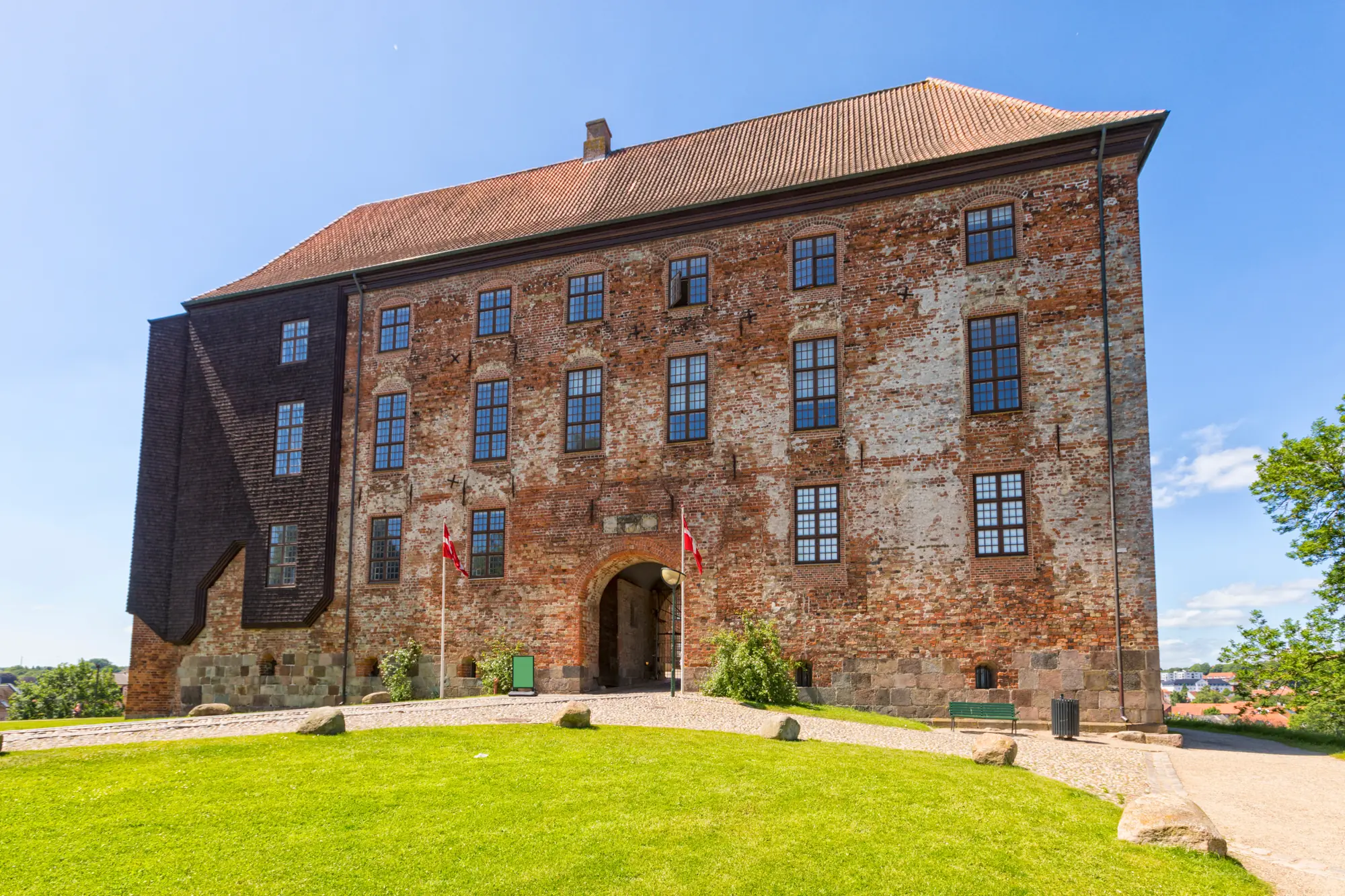 Das Museum Koldinghus von außen in Kolding auf Jütland im Sommer