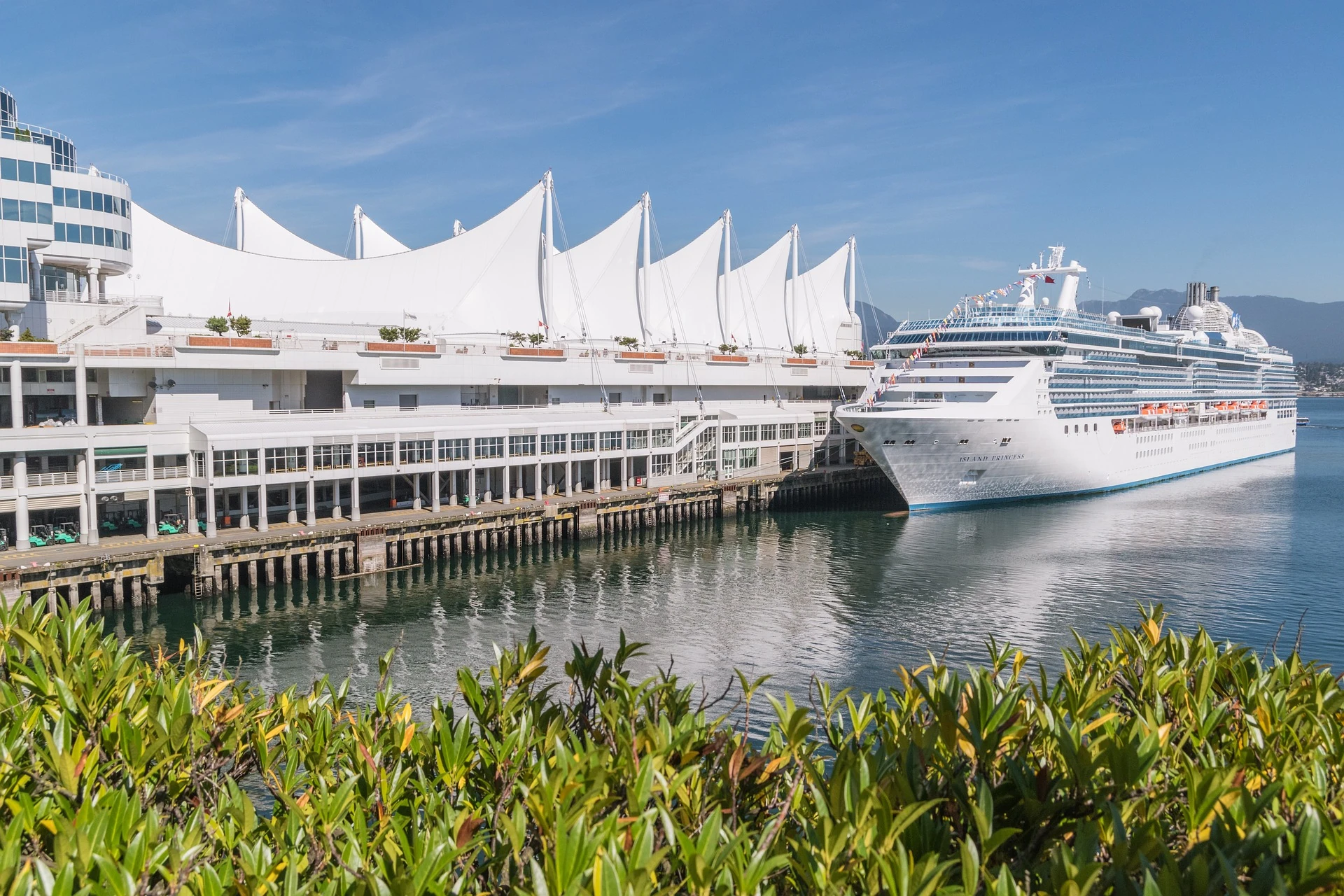 Canada Place - ein markantes Gebäude im Hafen von Vancouver während Hochsee Kreuzfahrten