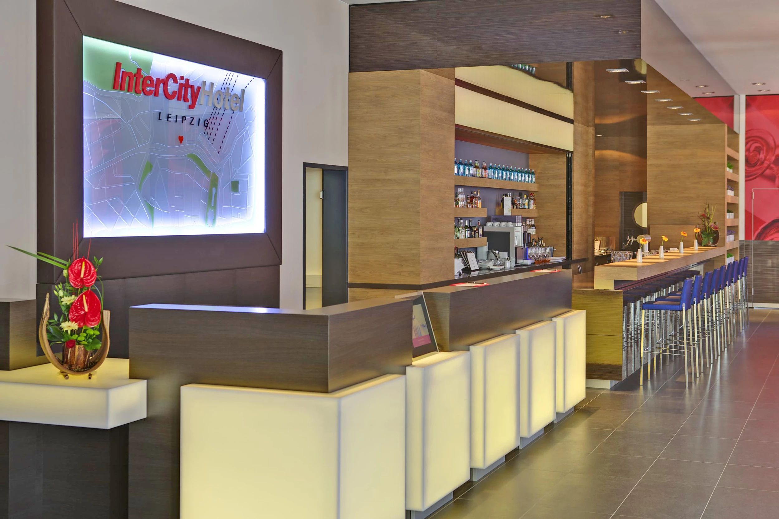 Empfang und Bar im IntercityHotel Leipzig