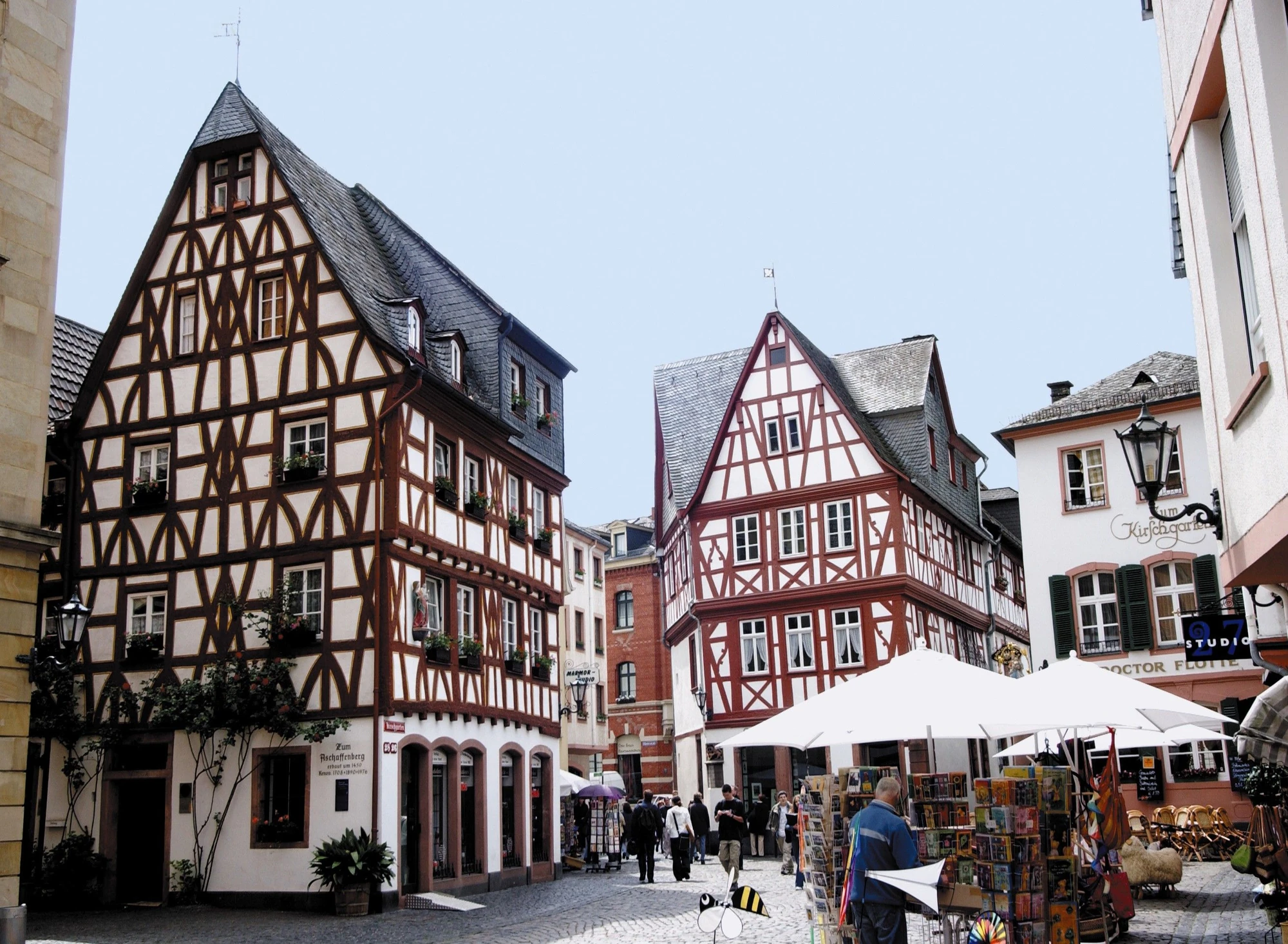 Der Kirschgarten genannt Platz in Mainz mit Fachwerkbebauung in der Altstadt
