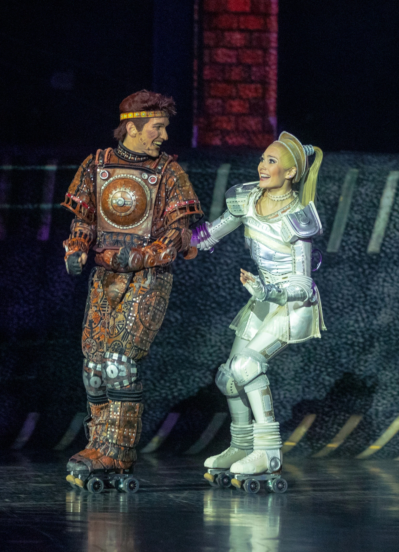 Musical STARLIGHT EXPRESS Bochum - Szene 1. Klasse Wagen Pearl und Dampflok Rusty lachen sich an