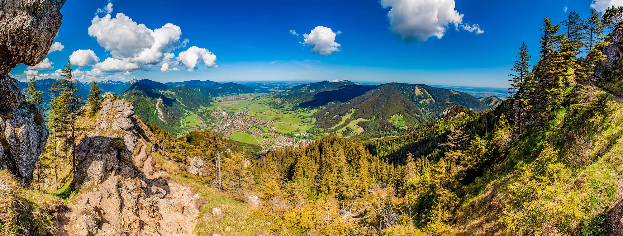 Ammergauer Alpen, Blick auf Oberammergau mit umgebenen Bergen (Oberammergau Unterkünfte)