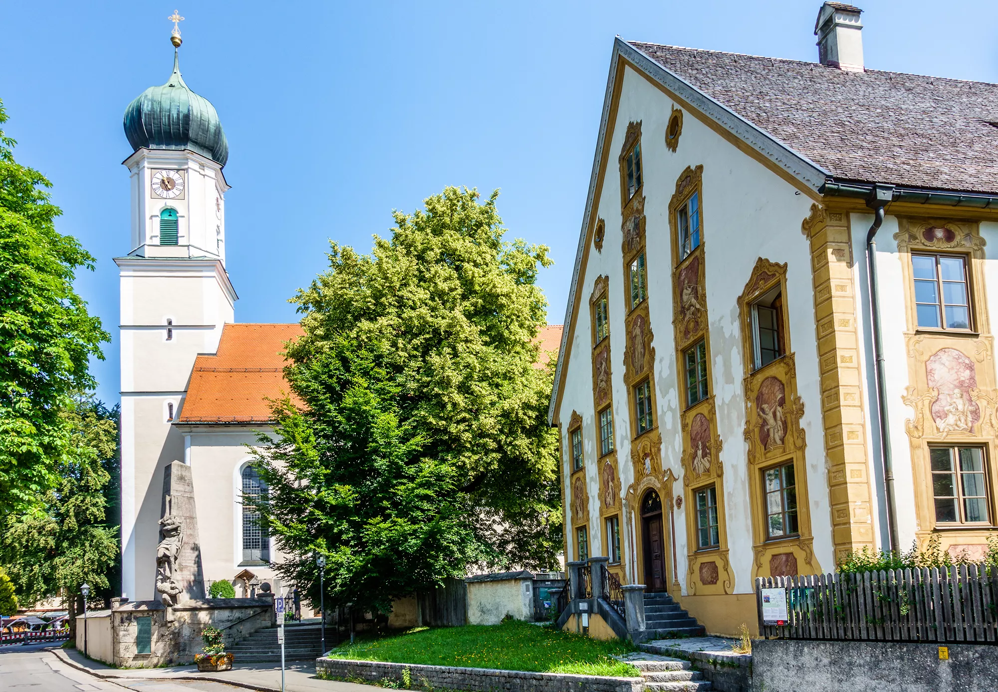 Forstamt und Pfarrkirche St. Peter und Paul
