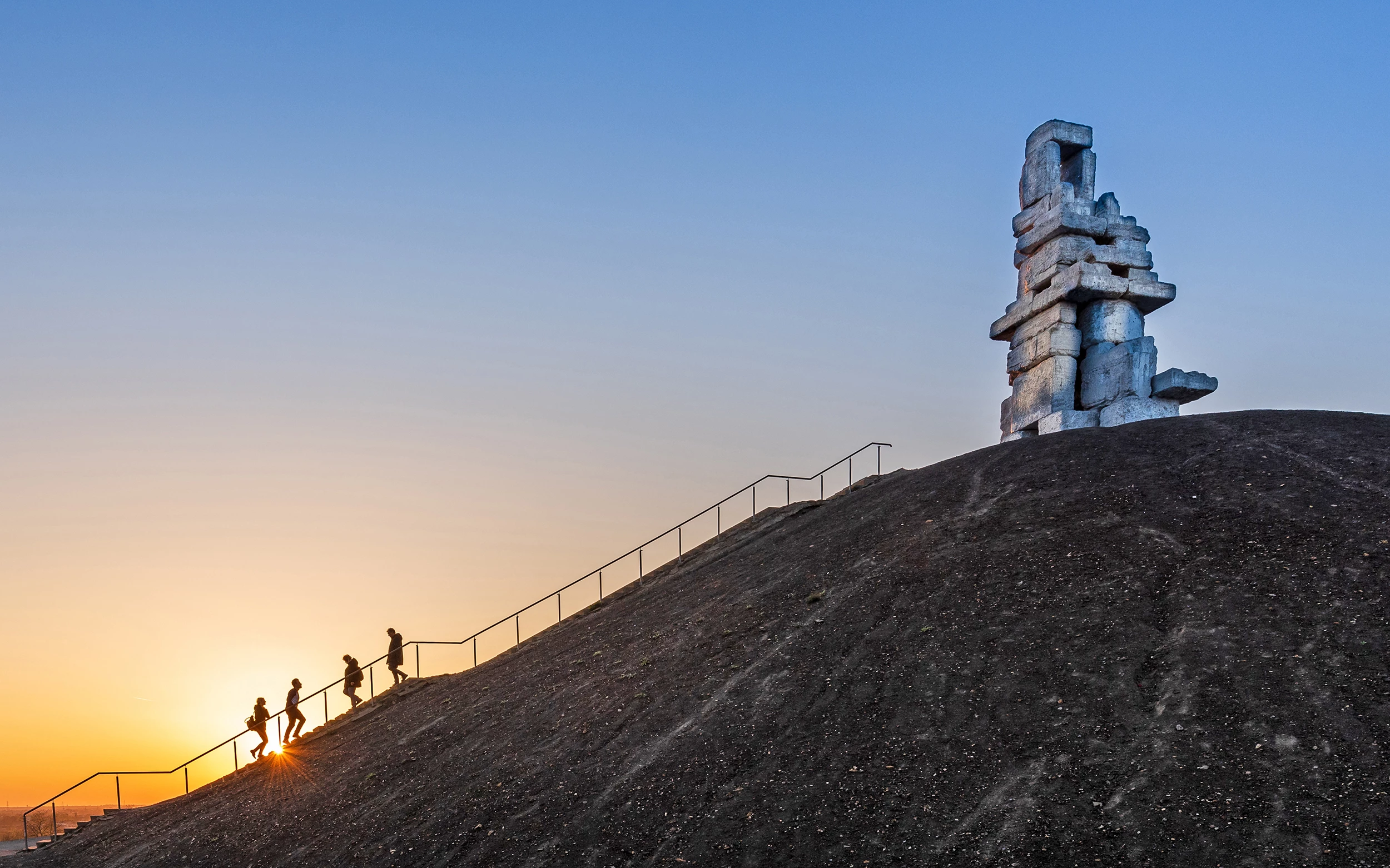 Halde Rheinelbe bei Sonnenuntergang