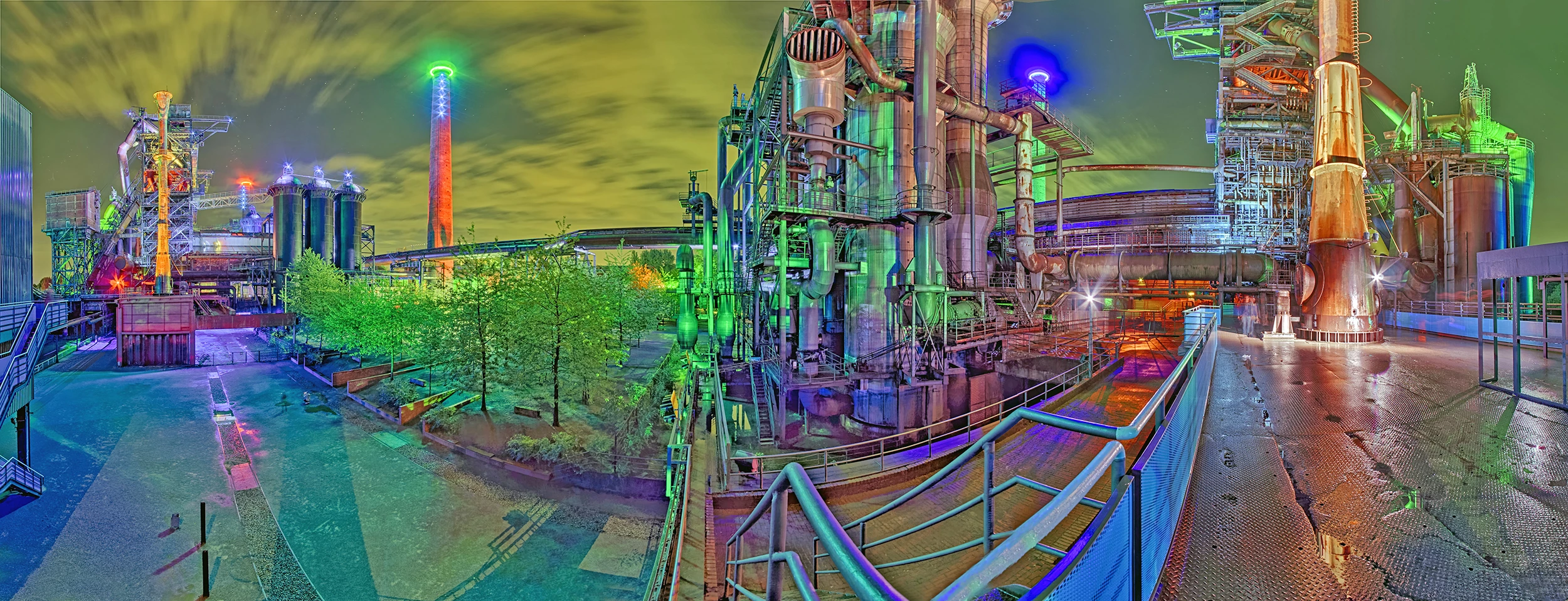 Panoramablick auf den Landschaftspark Duisburg bei Nacht nach der Schimanski tour