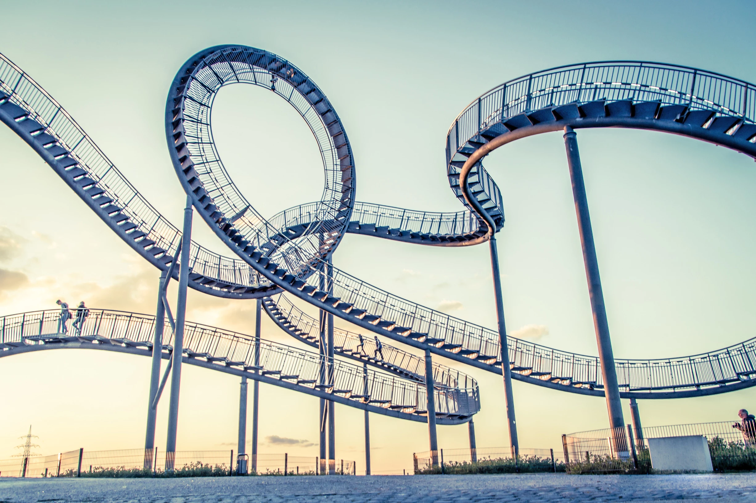 Tiger and Turtel auf der Heinrich-Hildebrand-Höhe, ein begehbares Aussichtskonstrukt geformt wie eine Achterbahn