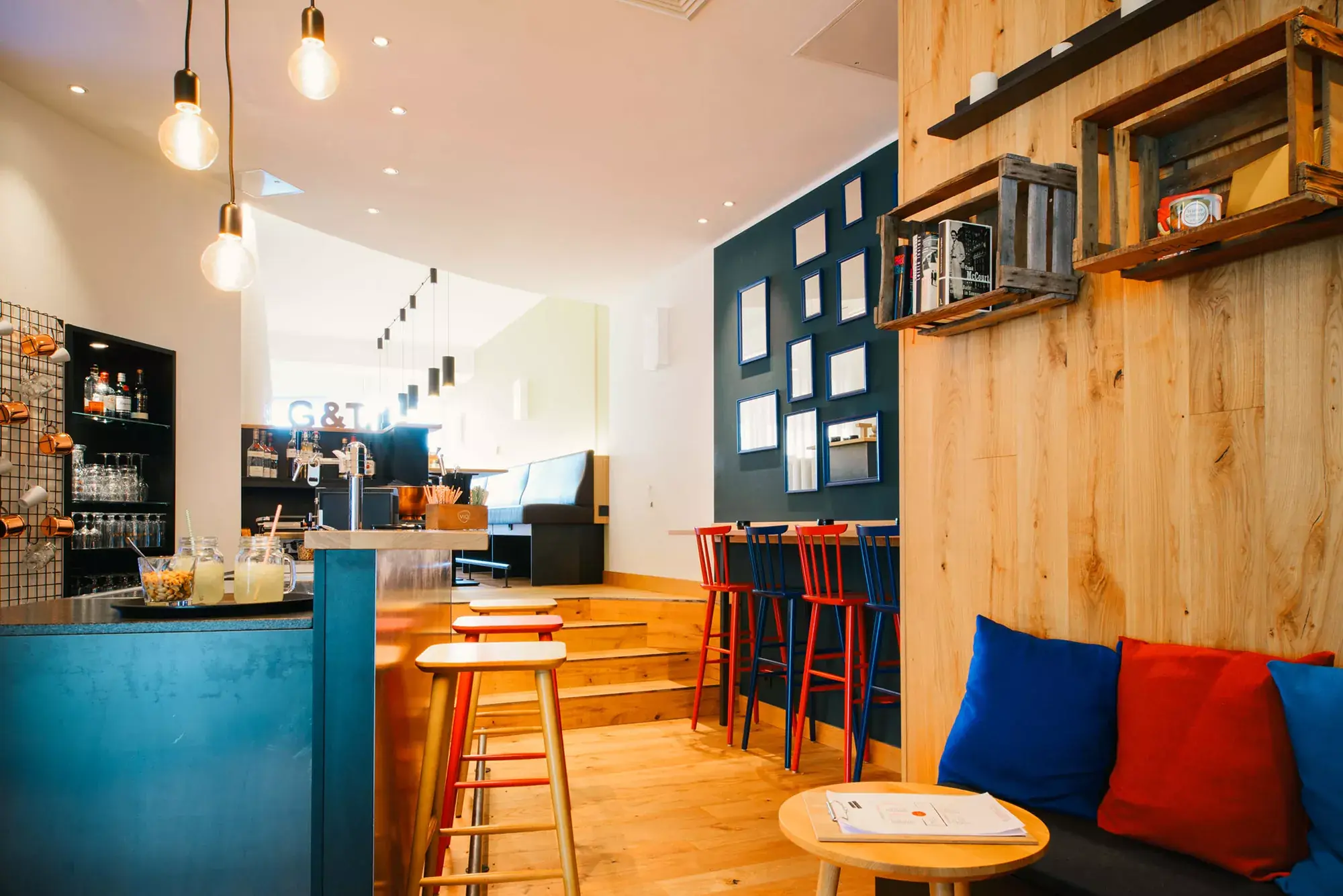 Bunte Bar im Vienna House Easy Limburg