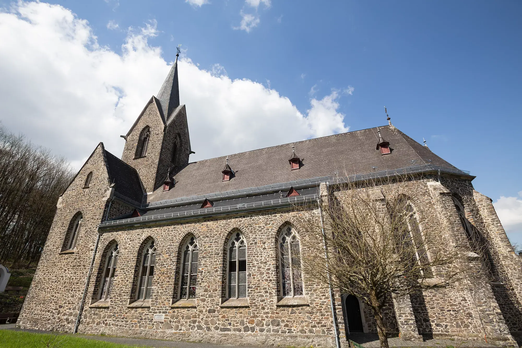 Die Liebfrauenkirche in Westerburg von Außen in der Nähe vom Lindner Hotel Wiesensee
