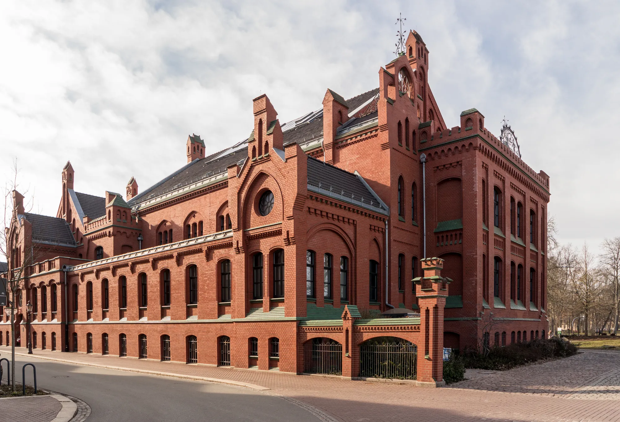 Schwimmbad Johannisbad in Zwickau, welches die Epochen von Jugendstil und Neogotik vereint