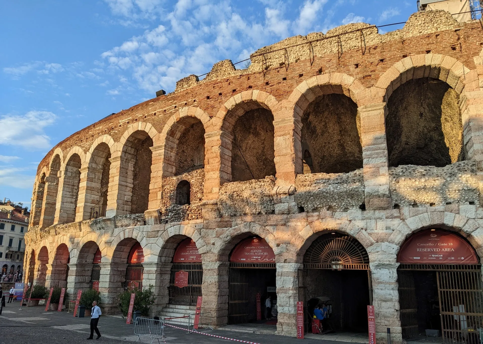 Eingang zur Arena di Verona (Opernfestspiele)