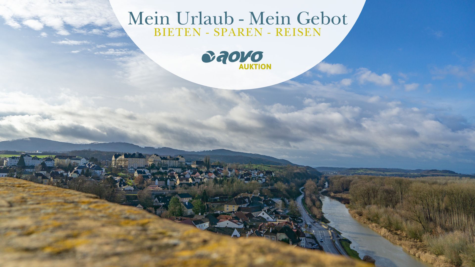 Bild von Melk im Winter mit Slogan: Mein Urlaub - Mein Gebot | Bieten - Sparen - Reisen (aovo Auktion)