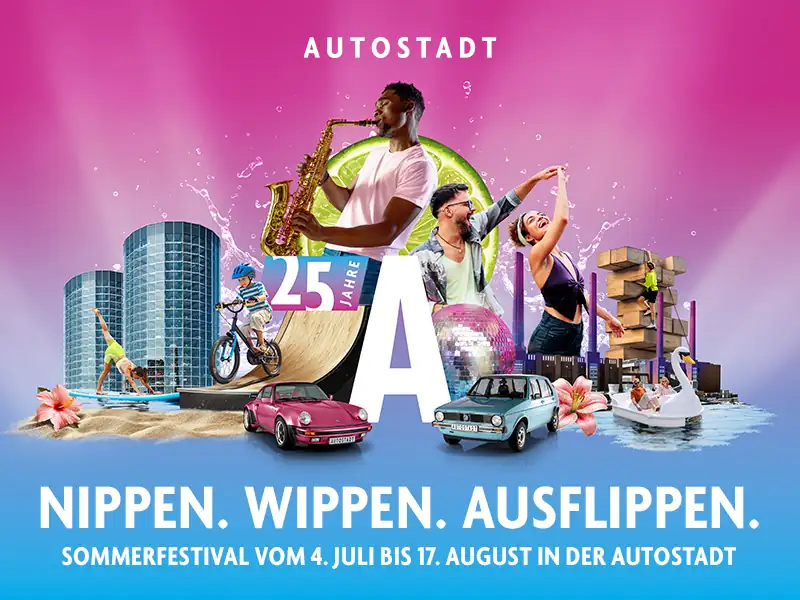 Autostadt Sommerfestival 2025 - 25 Jahre - Key Visual: Nippen. Wippen. Ausflippen. Vom 4.Juli bis 17. August in der Autostadt. Saxophonspieler und tanzendes Paar mit Motiven aus der Autostadt auf pinken und Hellblauem Hintergrund.