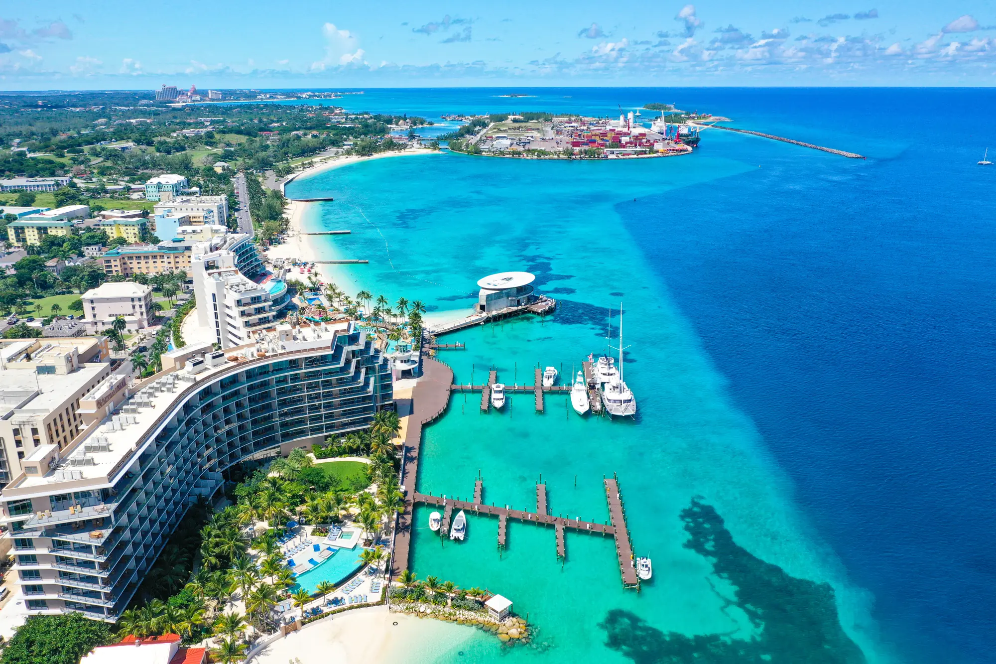 Nassau auf den Bahamas, Strandpanorama und Hafen von oben