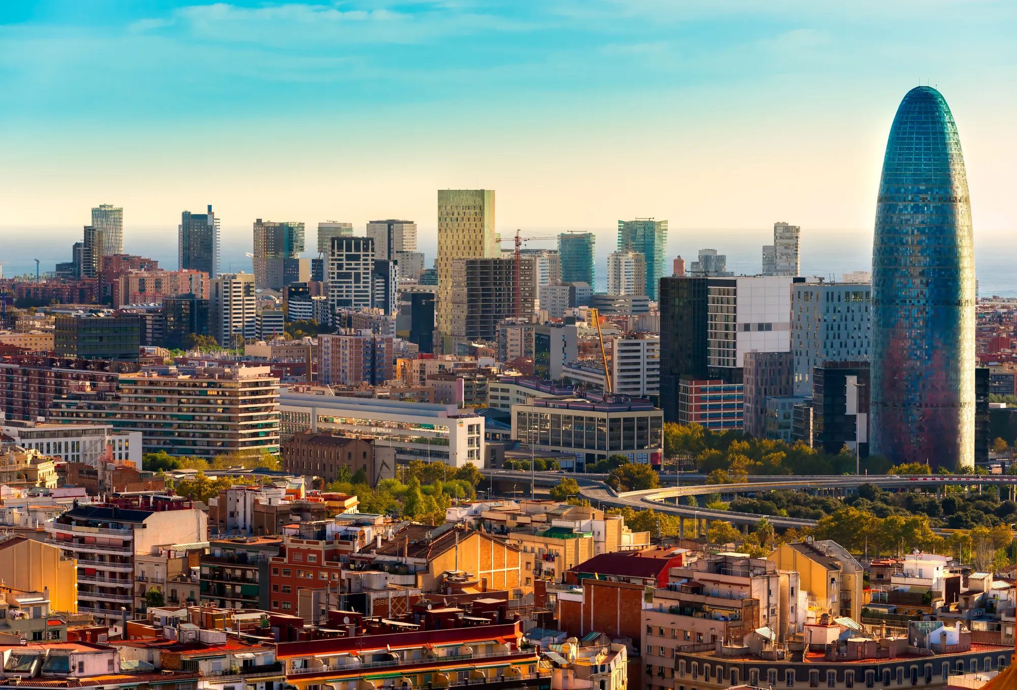 Panoramablick auf Barcelona mit der Skyline