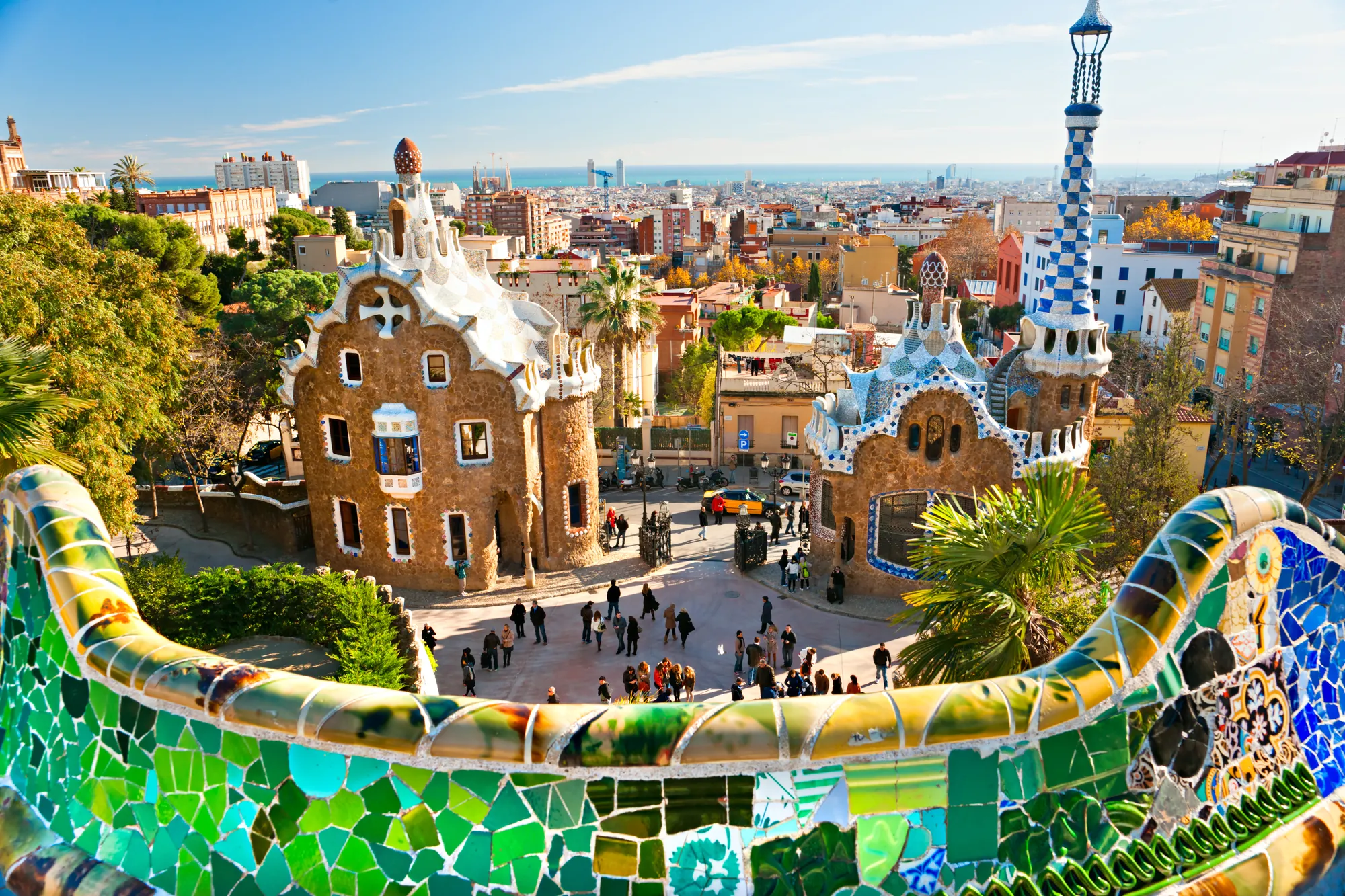Der Parc Güell in Barcelona mit dem berühmten Hundertwassergebäuden