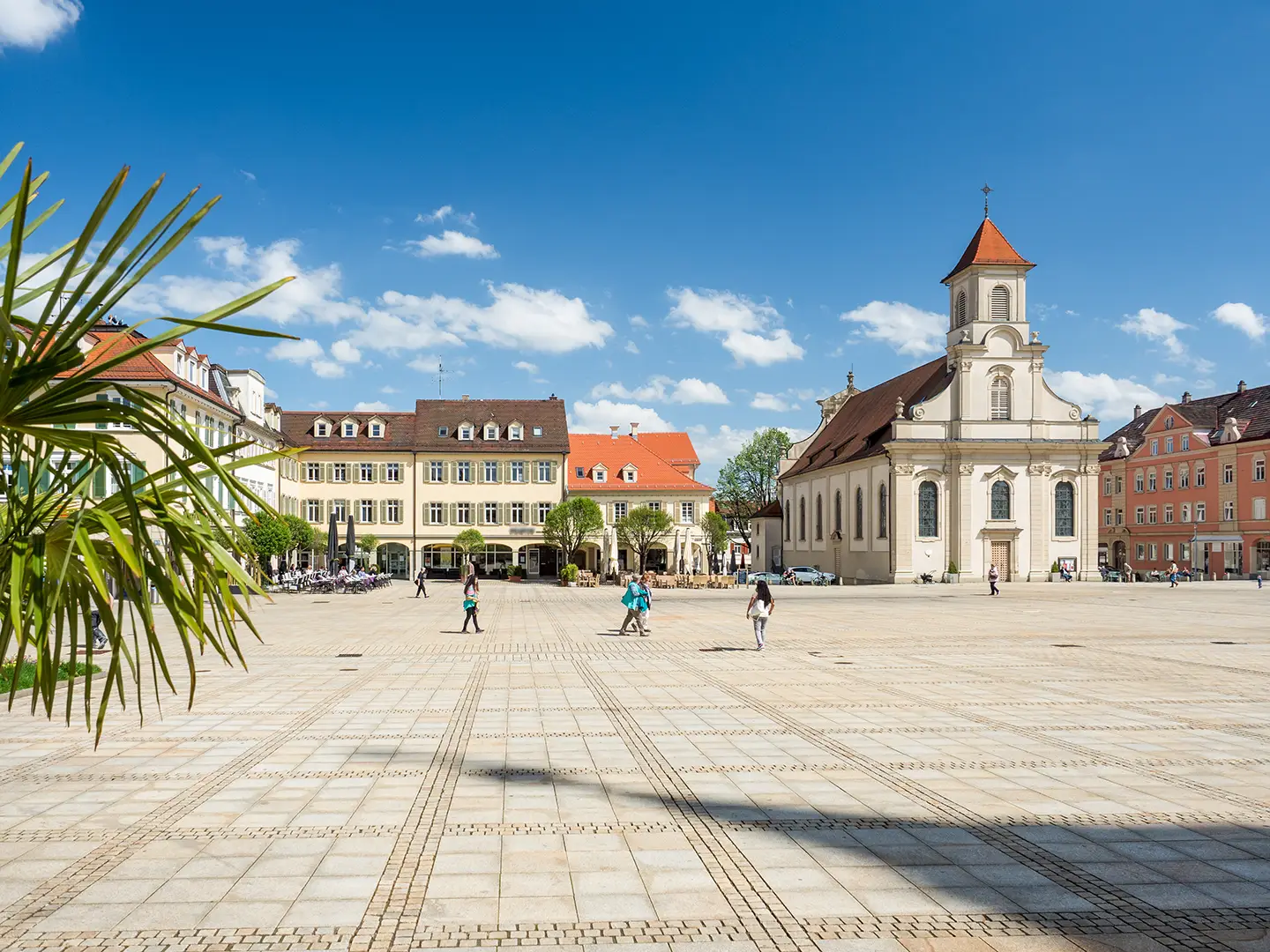 Ludwigsburger Marktplatz mit der Dreieinigkeitskirche