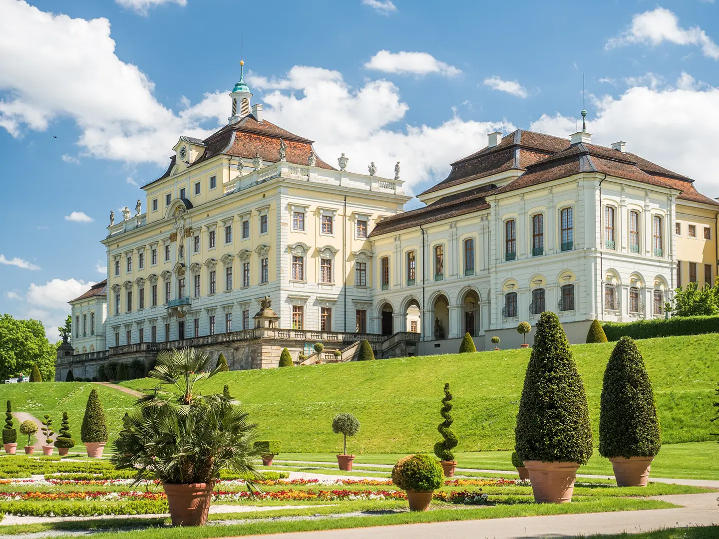 Das prachtvolle Ludwigsburger Residenzschloss mit der Parkanlage