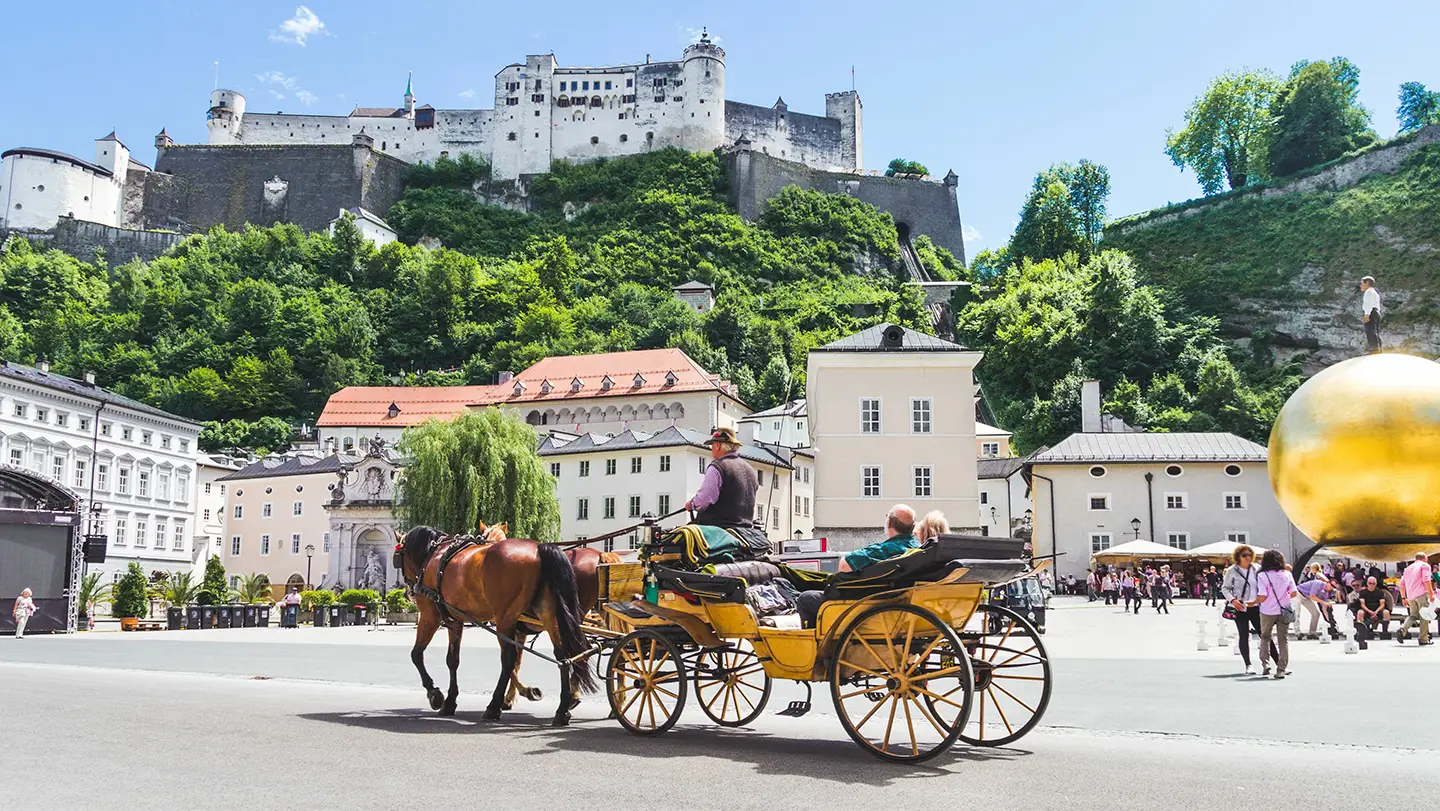 Salzburg Altstadt mit Schloss