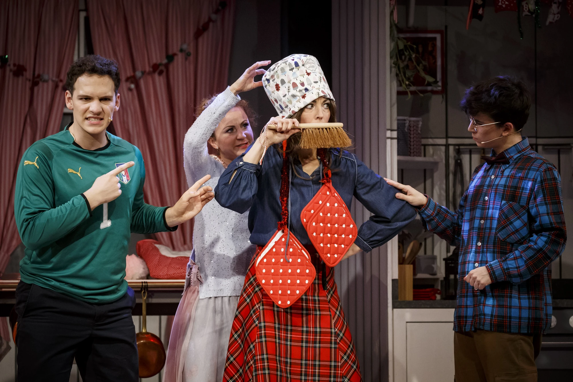 Die Weihnachtsbäckerei – Das Musical, Szene 17 (Schmidts Tivoli Cast)