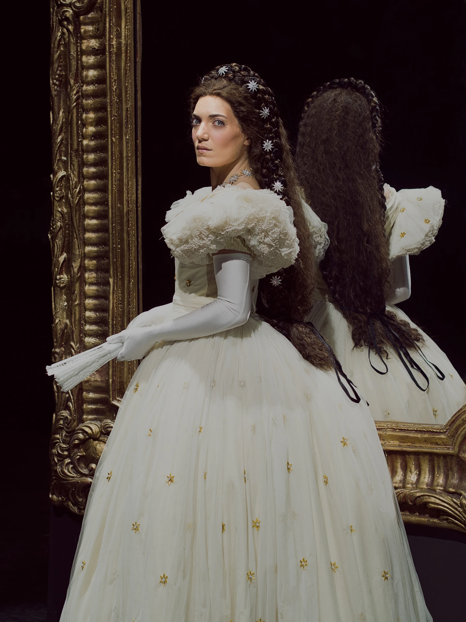 Elisabeth Musical – Elisabeth Darstellerin in weißem Ballkleid